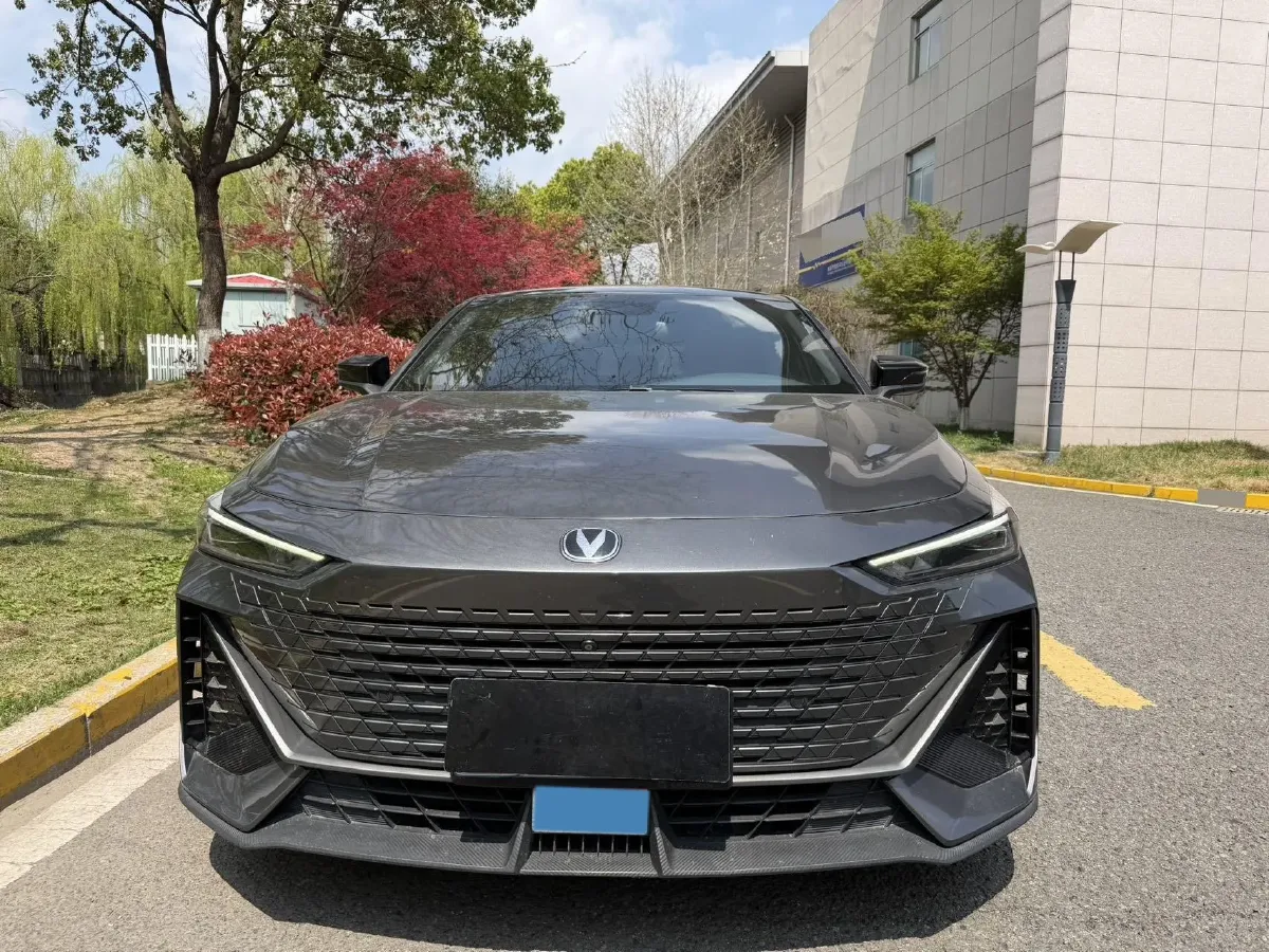 2022 ChangAn UNI-V 1.5T 188HP L4 7DCT,autocango,china used car exporter,china ev exporter,chinese used car exporter,chinese used ev exporter