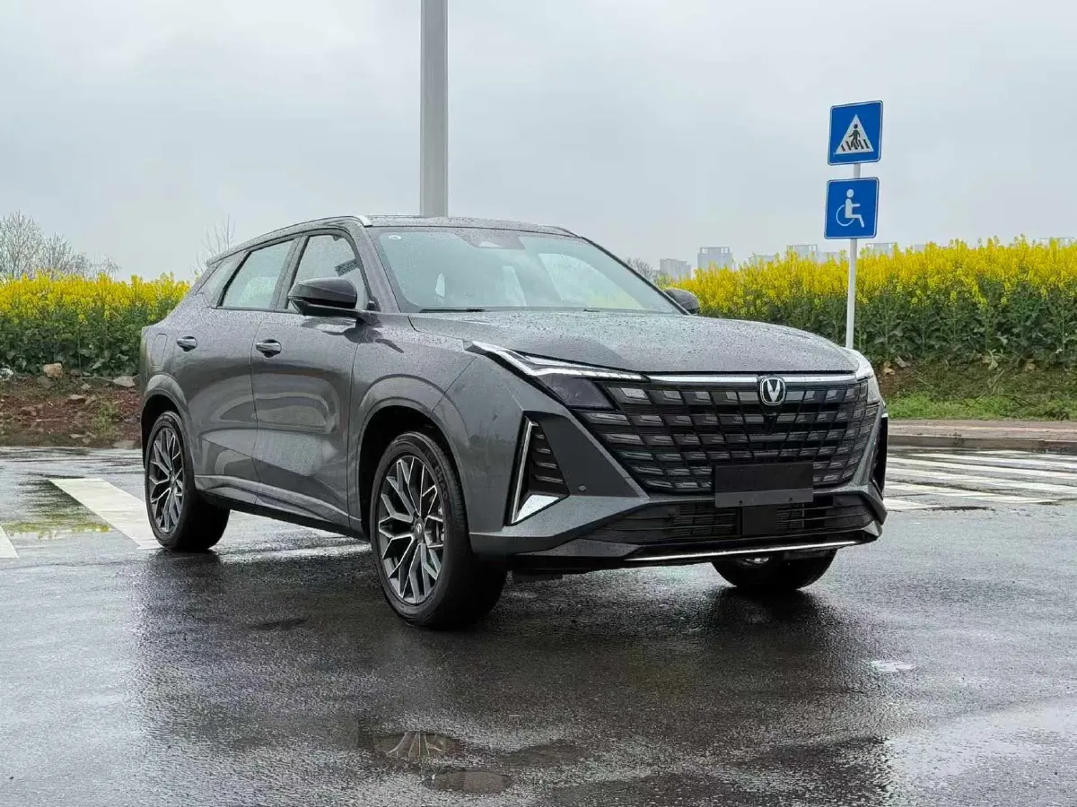 2025 ChangAn UNI-Z 1.5L 98HP L4 E-CVT PHEV 18.4KWH,autocango,china used car exporter,china ev exporter,chinese used car exporter,chinese used ev exporter
