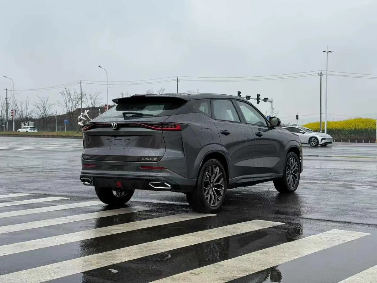 2025 ChangAn UNI-Z 1.5L 98HP L4 E-CVT PHEV 18.4KWH,autocango,china used car exporter,china ev exporter,chinese used car exporter,chinese used ev exporter