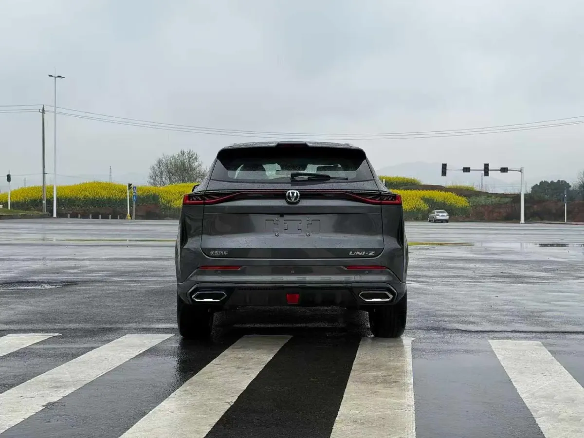 2025 ChangAn UNI-Z 1.5L 98HP L4 E-CVT PHEV 18.4KWH,autocango,china used car exporter,china ev exporter,chinese used car exporter,chinese used ev exporter