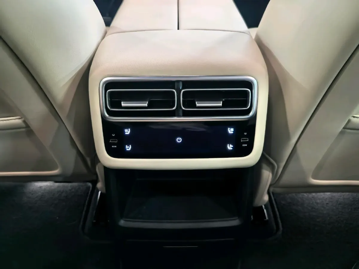 2024 Li L6 Range Extended 154HP L4 REEV 36.8KWH,autocango,china used car exporter,china ev exporter,chinese used car exporter,chinese used ev exporter