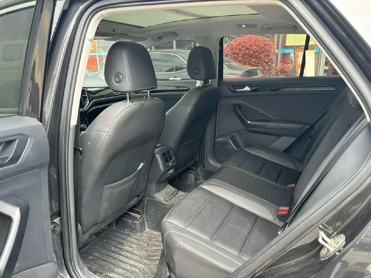 2021 Volkswagen T-Roc 1.4T 150HP L4 7DCT,autocango,china used car exporter,china ev exporter,chinese used car exporter,chinese used ev exporter