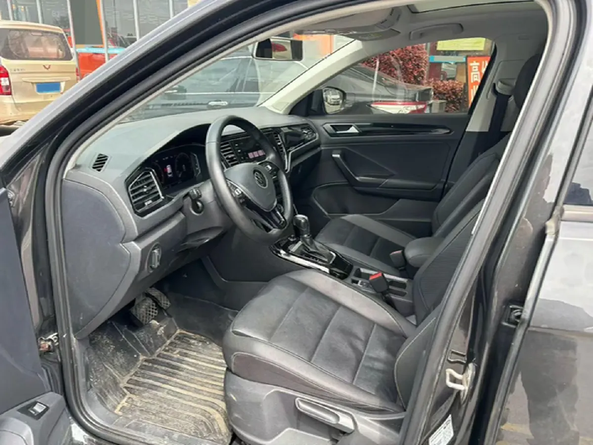 2021 Volkswagen T-Roc 1.4T 150HP L4 7DCT,autocango,china used car exporter,china ev exporter,chinese used car exporter,chinese used ev exporter