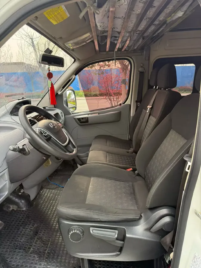 2020 MAXUS XinTu V80 2.5T 136HP L4 6MT,autocango,china used car exporter,china ev exporter,chinese used car exporter,chinese used ev exporter