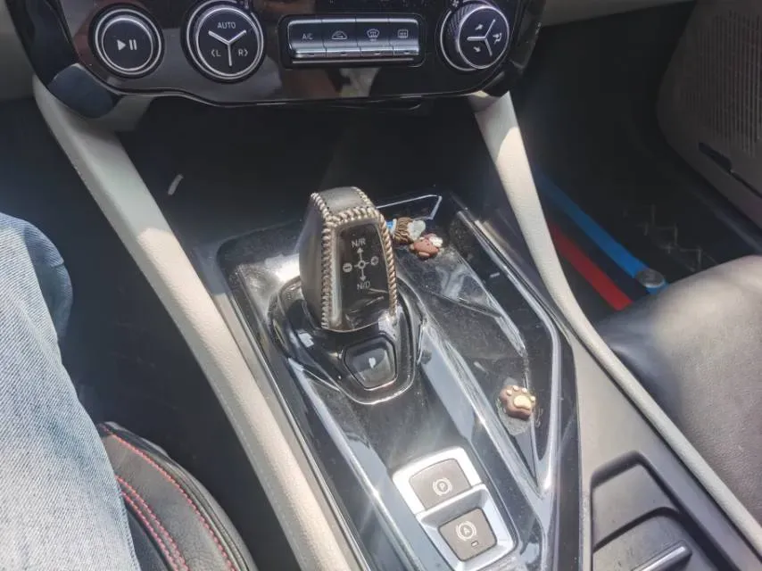 2018 Toyota C-HR 2.0L 171HP L4 CVT,autocango,china used car exporter,china ev exporter,chinese used car exporter,chinese used ev exporter