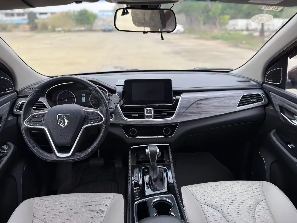 2017 BaoJun 730 1.5T 150HP L4 6DCT,autocango,china used car exporter,china ev exporter,chinese used car exporter,chinese used ev exporter