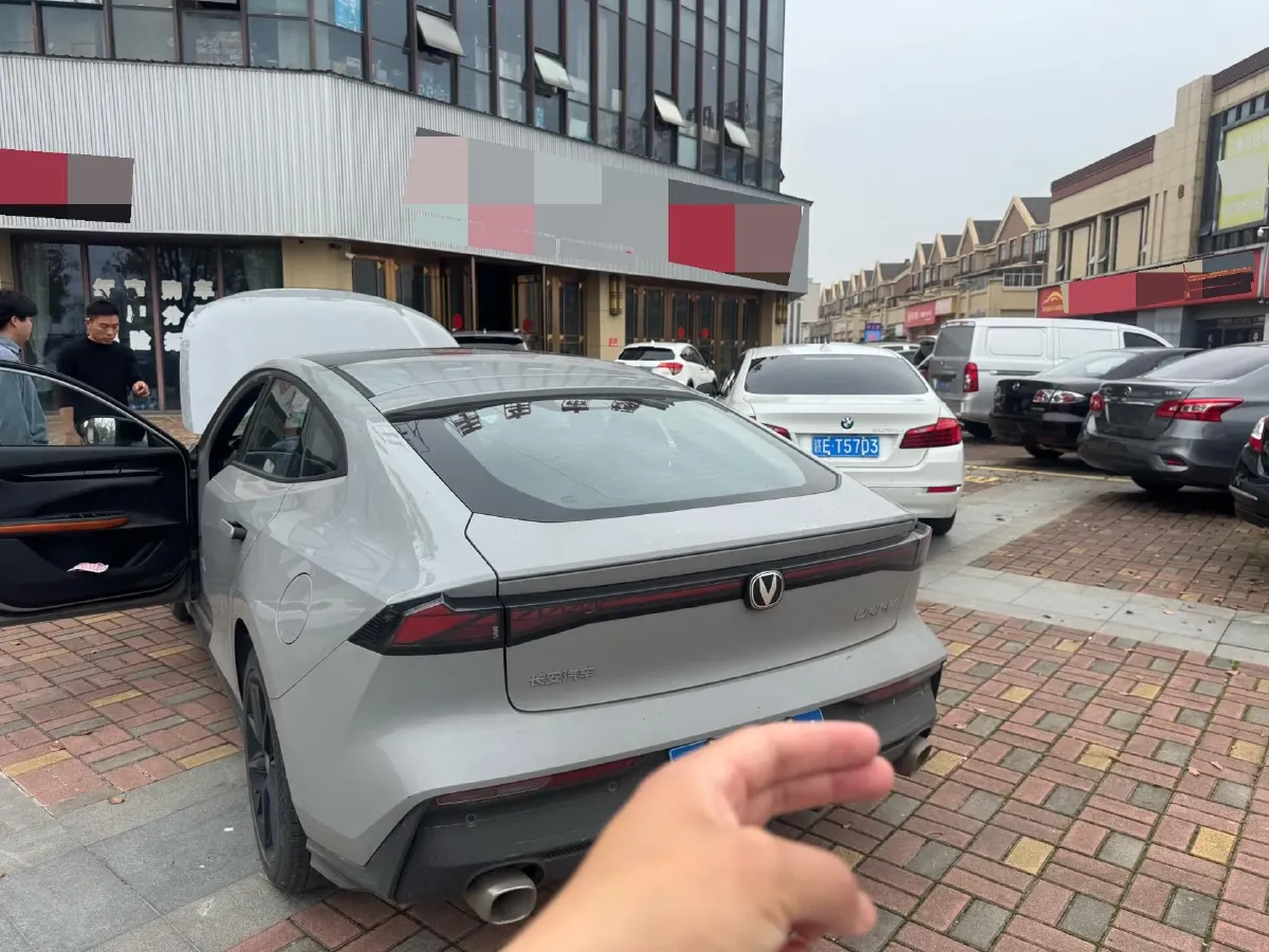 2023 ChangAn UNI-V 1.5T 188HP L4 7DCT,autocango,china used car exporter,china ev exporter,chinese used car exporter,chinese used ev exporter