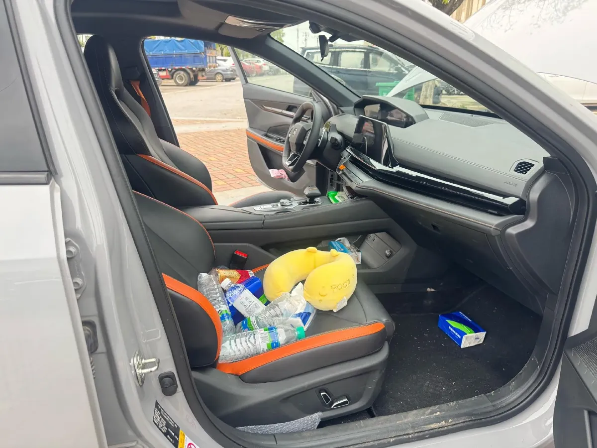 2023 ChangAn UNI-V 1.5T 188HP L4 7DCT,autocango,china used car exporter,china ev exporter,chinese used car exporter,chinese used ev exporter