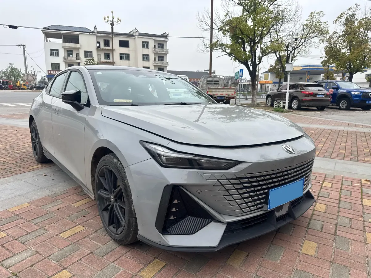 2023 ChangAn UNI-V 1.5T 188HP L4 7DCT,autocango,china used car exporter,china ev exporter,chinese used car exporter,chinese used ev exporter