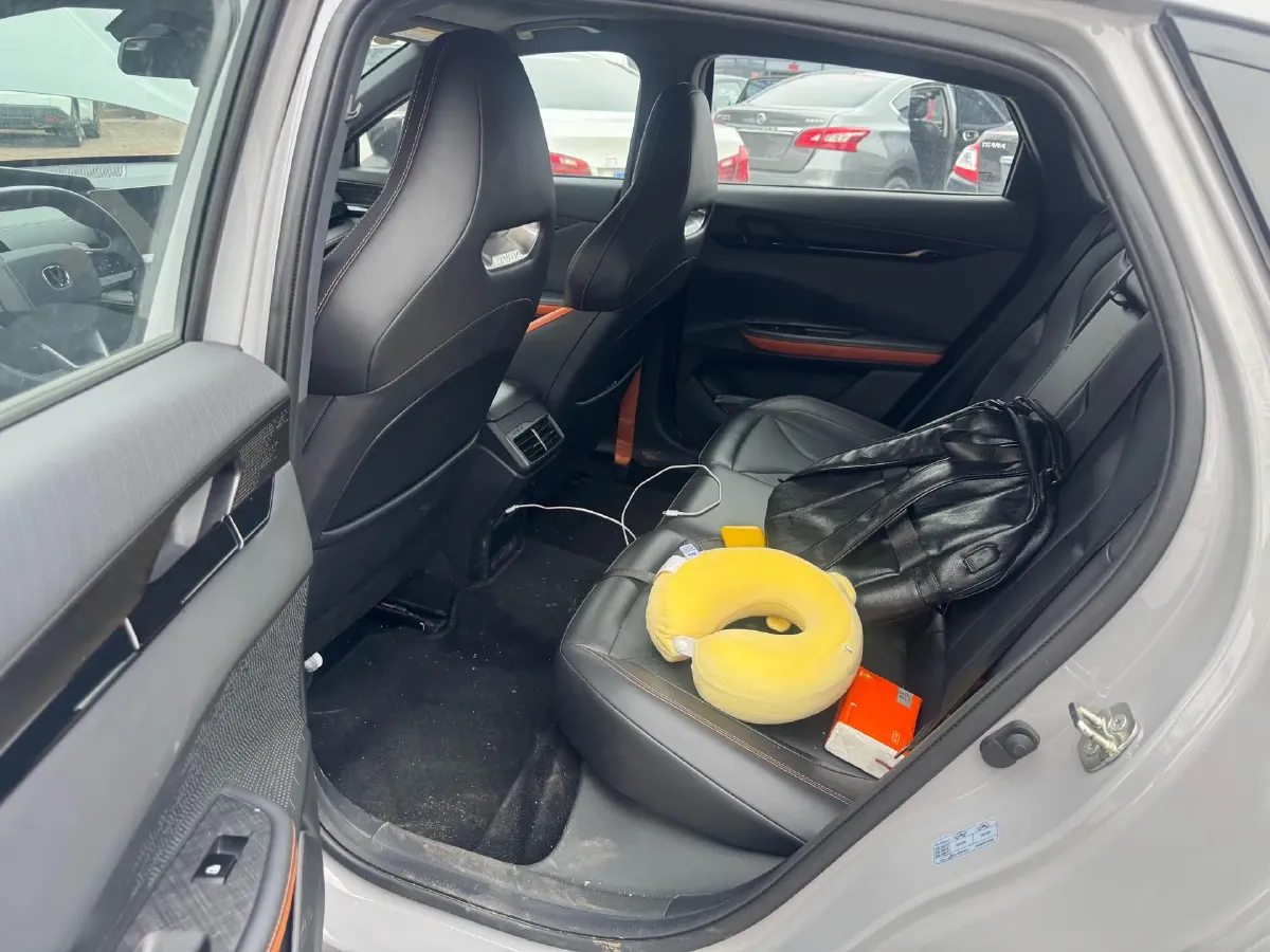 2023 ChangAn UNI-V 1.5T 188HP L4 7DCT,autocango,china used car exporter,china ev exporter,chinese used car exporter,chinese used ev exporter