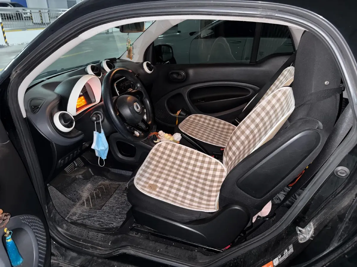 2017 Smart smart fortwo 1.0L 71HP L3 6DCT,autocango,china used car exporter,china ev exporter,chinese used car exporter,chinese used ev exporter