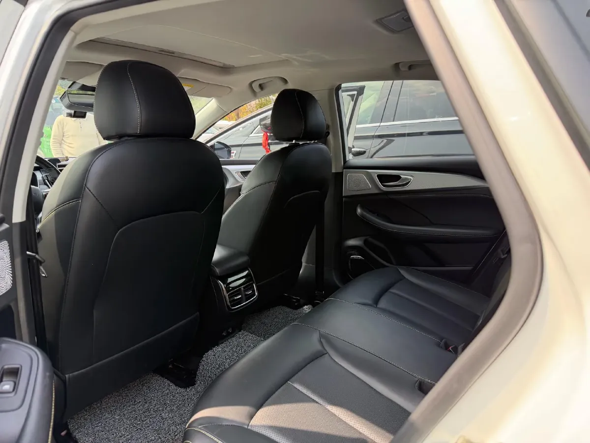 2020 Roewe i6 MAX 1.5T 173HP L4 7DCT,autocango,china used car exporter,china ev exporter,chinese used car exporter,chinese used ev exporter