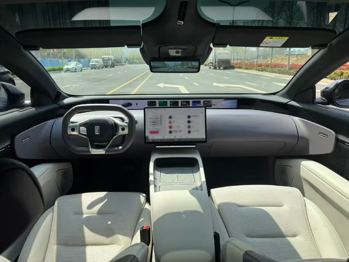 2025 Avatr 12 1.5T 156HP L4 REEV 39.05KWH,autocango,china used car exporter,china ev exporter,chinese used car exporter,chinese used ev exporter