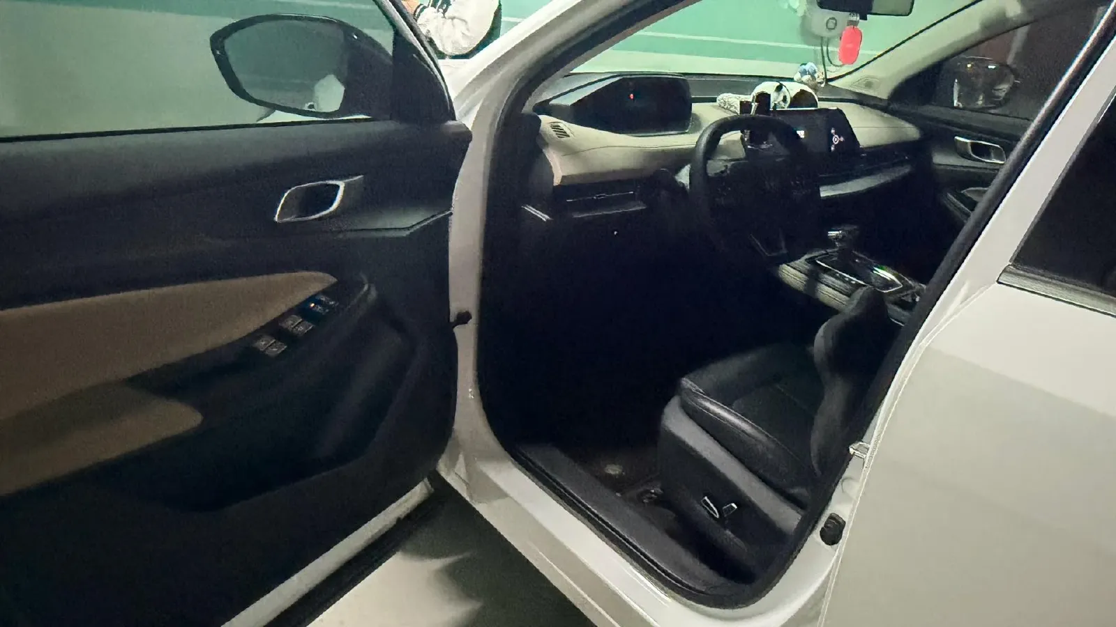 2022 ChangAn UNI-V 1.5T 188HP L4 7DCT,autocango,china used car exporter,china ev exporter,chinese used car exporter,chinese used ev exporter