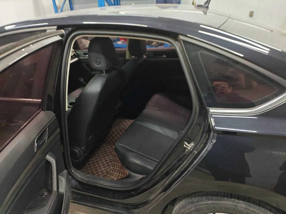 2022 Bestune B70 2.0T 224HP L4 6AT,autocango,china used car exporter,china ev exporter,chinese used car exporter,chinese used ev exporter