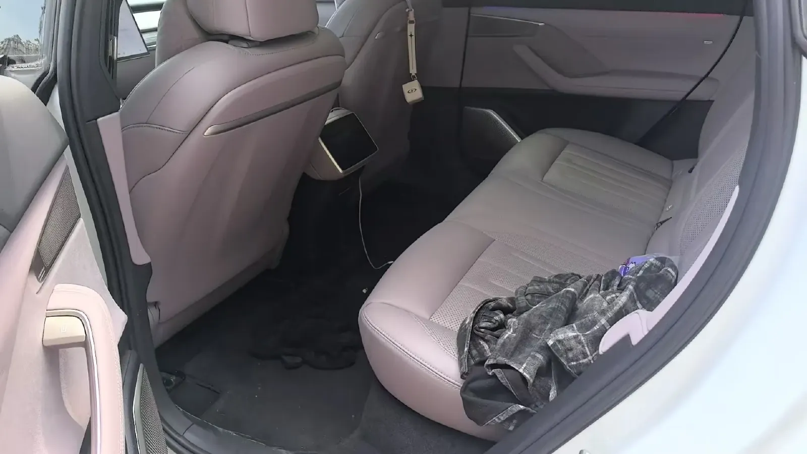 2024 ONVO L60 BEV 60KWH,autocango,china used car exporter,china ev exporter,chinese used car exporter,chinese used ev exporter