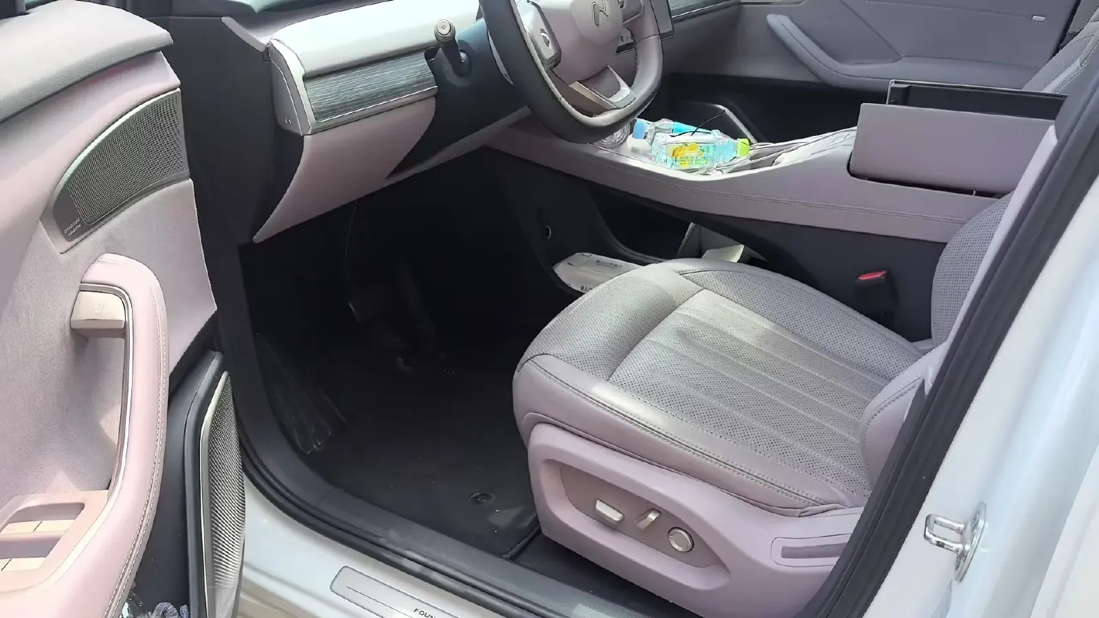 2024 ONVO L60 BEV 60KWH,autocango,china used car exporter,china ev exporter,chinese used car exporter,chinese used ev exporter