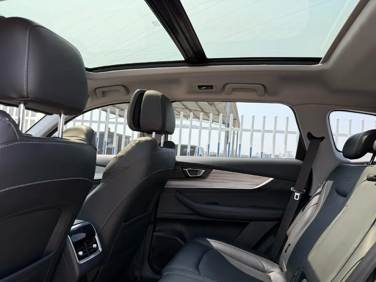 2022 Chery Tiggo 8 Plus 1.6T 197HP L4 7DCT,autocango,china used car exporter,china ev exporter,chinese used car exporter,chinese used ev exporter