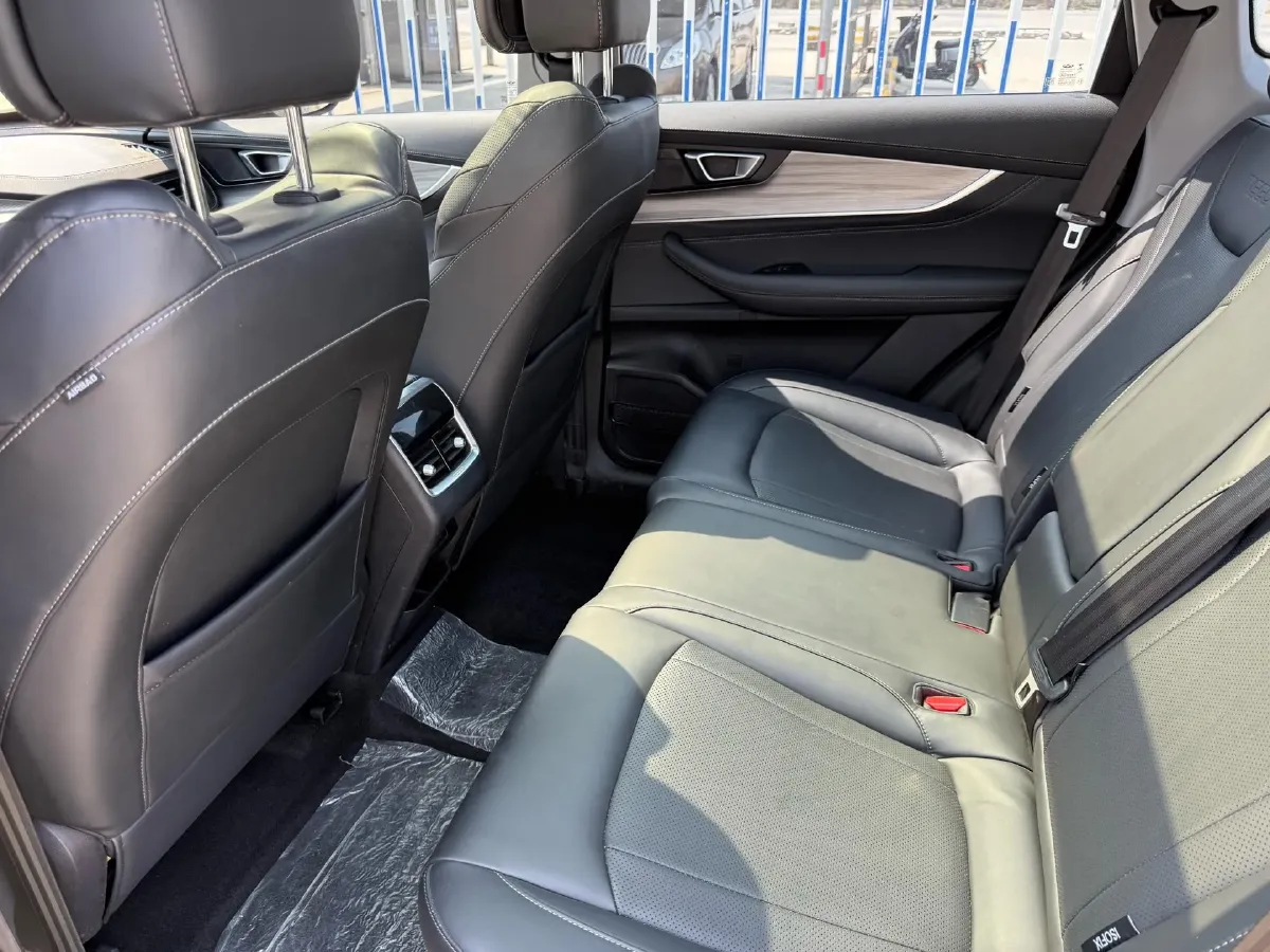 2022 Chery Tiggo 8 Plus 1.6T 197HP L4 7DCT,autocango,china used car exporter,china ev exporter,chinese used car exporter,chinese used ev exporter