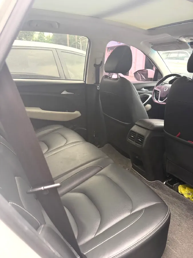 2018 BaoJun 530 1.5T 150HP L4 6DCT,autocango,china used car exporter,china ev exporter,chinese used car exporter,chinese used ev exporter