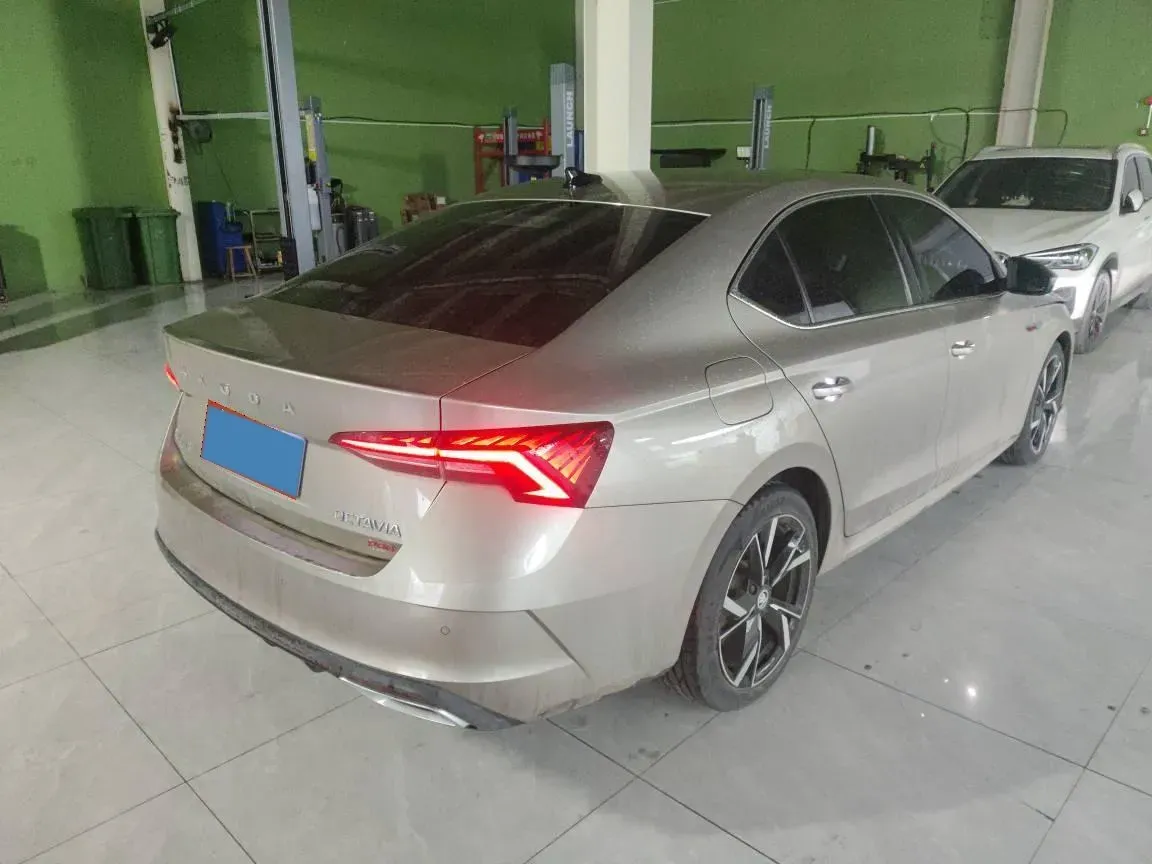 2022 Skoda Octavia 1.4T 150HP L4 7DCT,autocango,china used car exporter,china ev exporter,chinese used car exporter,chinese used ev exporter
