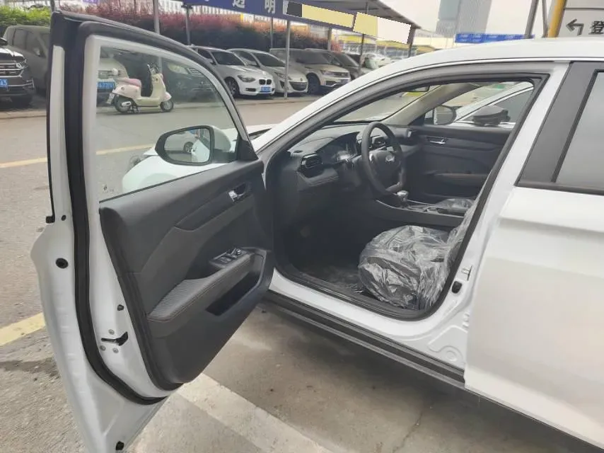 2025 DongFeng Aeolus YiXuan 1.5L 125HP L4 6DCT,autocango,china used car exporter,china ev exporter,chinese used car exporter,chinese used ev exporter