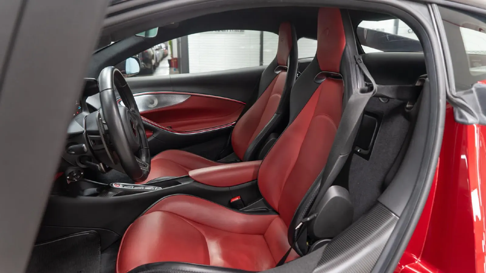 2023 McLaren Artura 3.0T 585HP V6 8DCT PHEV 7.4KWH,autocango,china used car exporter,china ev exporter,chinese used car exporter,chinese used ev exporter