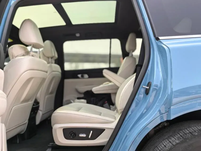 2021 Li ONE Range Extended 131HP REEV 40.5KWH,autocango,china used car exporter,china ev exporter,chinese used car exporter,chinese used ev exporter