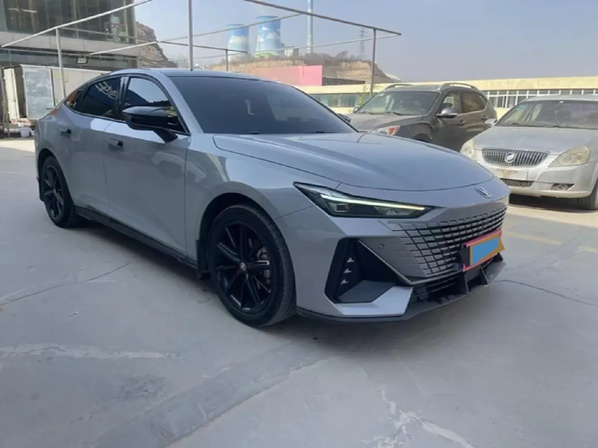2022 ChangAn UNI-V 1.5T 188HP L4 7DCT,autocango,china used car exporter,china ev exporter,chinese used car exporter,chinese used ev exporter