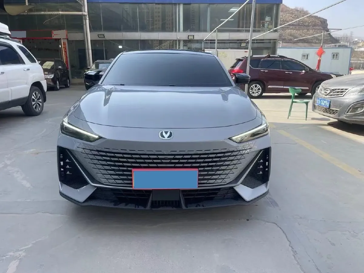 2022 ChangAn UNI-V 1.5T 188HP L4 7DCT,autocango,china used car exporter,china ev exporter,chinese used car exporter,chinese used ev exporter