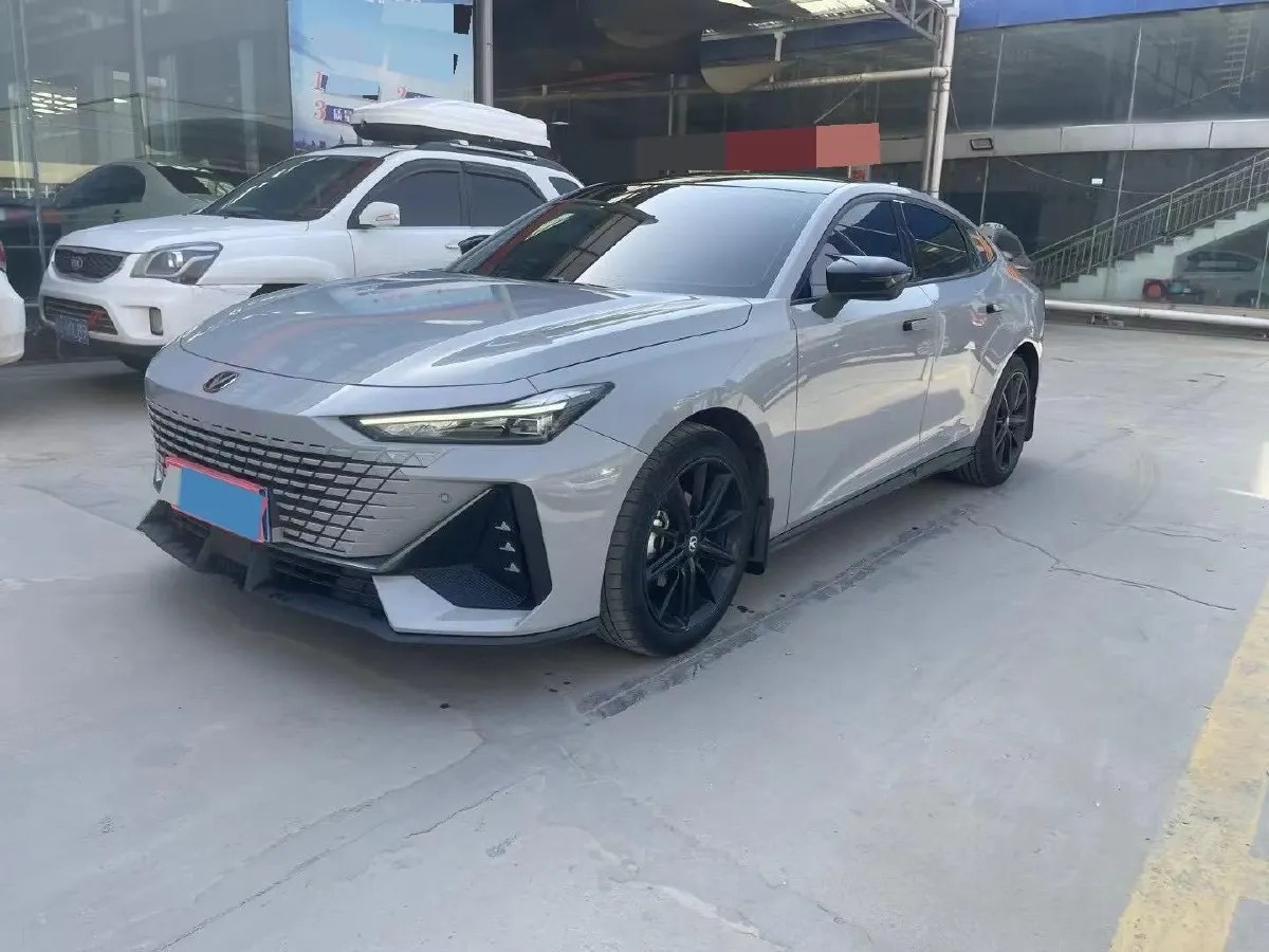 2022 ChangAn UNI-V 1.5T 188HP L4 7DCT,autocango,china used car exporter,china ev exporter,chinese used car exporter,chinese used ev exporter