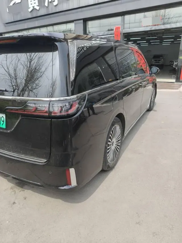 2025 Voyah Dream 1.5T 150HP L4 PHEV 41.7KWH,autocango,china used car exporter,china ev exporter,chinese used car exporter,chinese used ev exporter