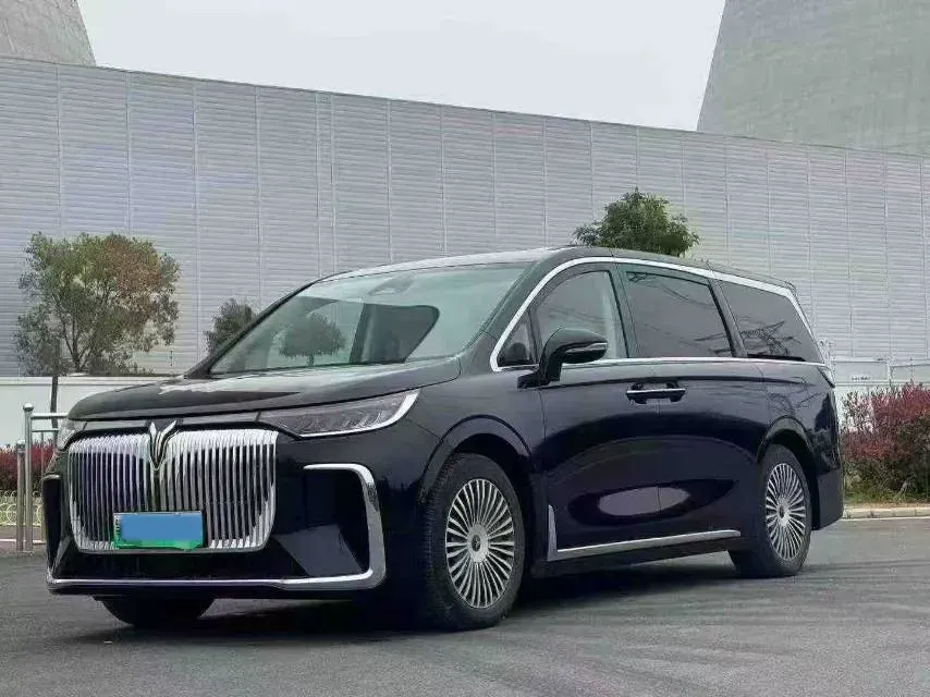 2025 Voyah Dream 1.5T 150HP L4 PHEV 41.7KWH,autocango,china used car exporter,china ev exporter,chinese used car exporter,chinese used ev exporter