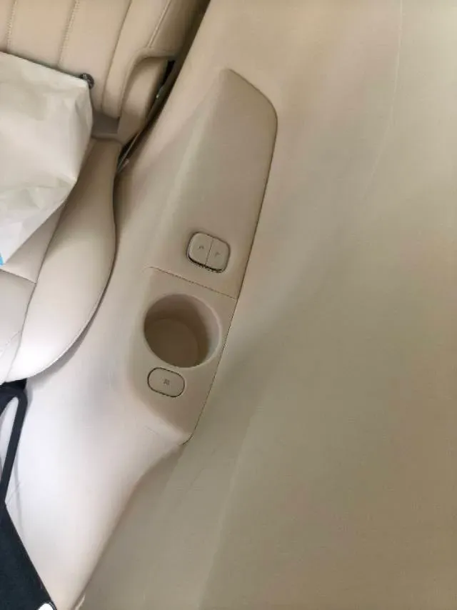 2025 Voyah Dream 1.5T 150HP L4 PHEV 41.7KWH,autocango,china used car exporter,china ev exporter,chinese used car exporter,chinese used ev exporter