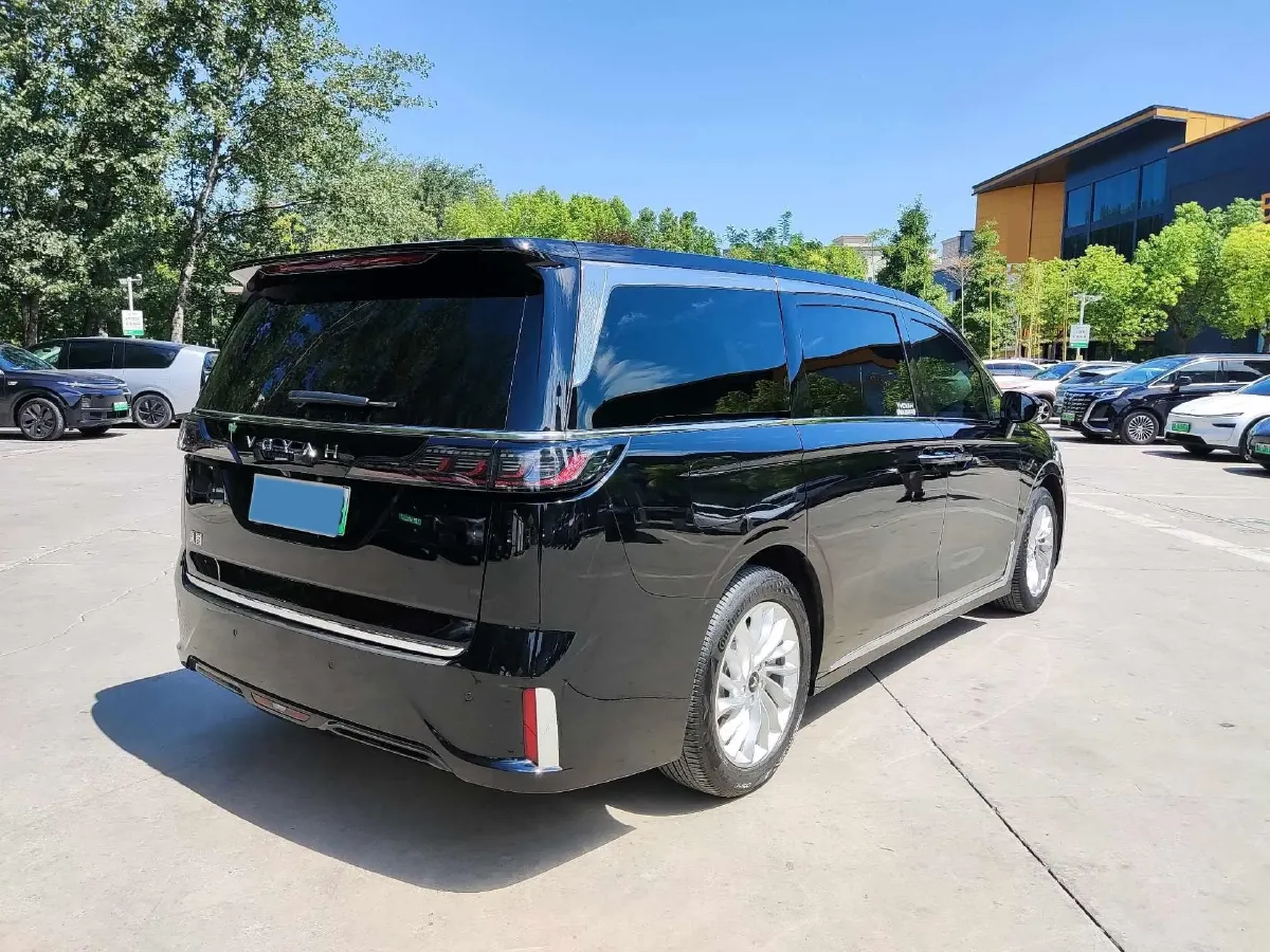 2022 Voyah Dream 1.5T 136HP L4 PHEV 25.57KWH,autocango,china used car exporter,china ev exporter,chinese used car exporter,chinese used ev exporter