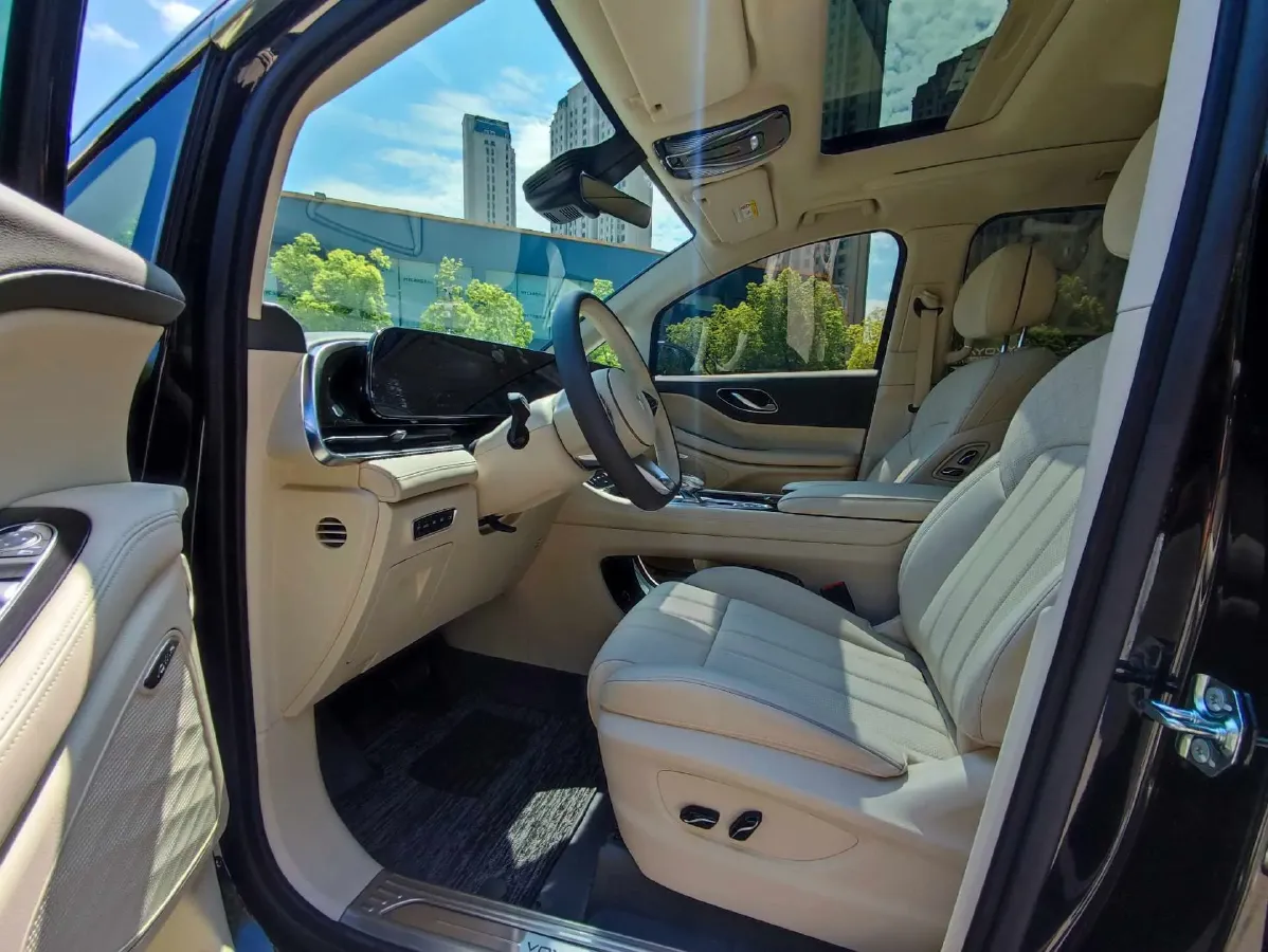 2022 Voyah Dream 1.5T 136HP L4 PHEV 25.57KWH,autocango,china used car exporter,china ev exporter,chinese used car exporter,chinese used ev exporter