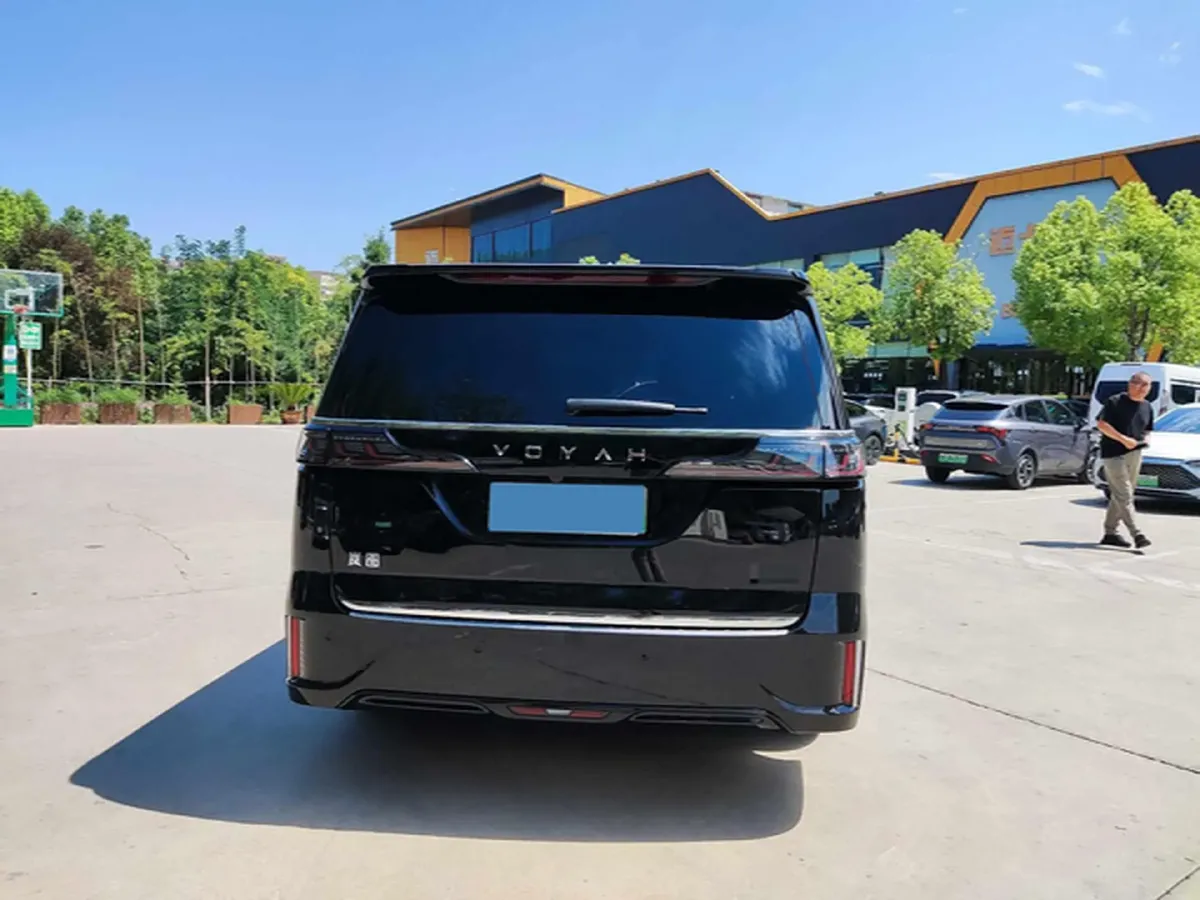 2022 Voyah Dream 1.5T 136HP L4 PHEV 25.57KWH,autocango,china used car exporter,china ev exporter,chinese used car exporter,chinese used ev exporter
