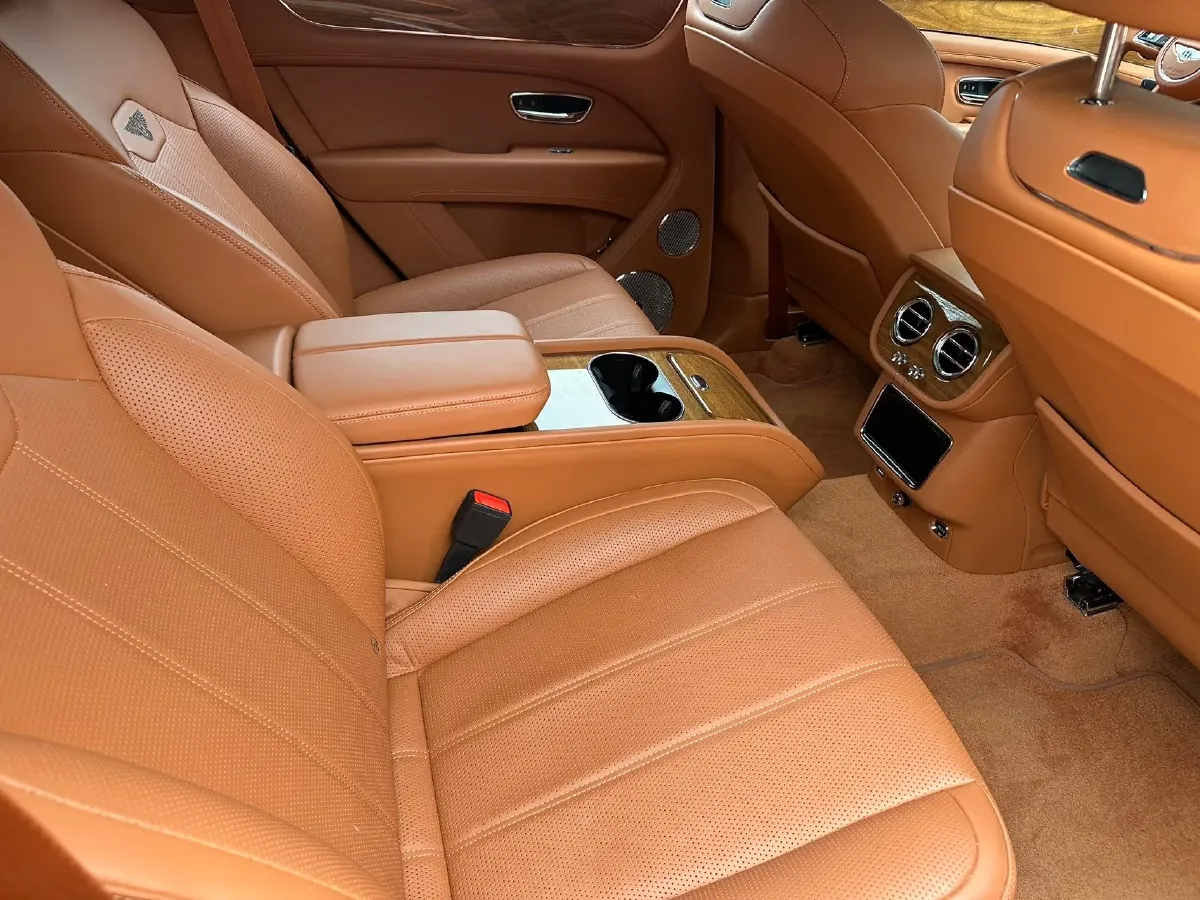 2022 Bentley Bentayga 4.0T 550HP V8 8AT,autocango,china used car exporter,china ev exporter,chinese used car exporter,chinese used ev exporter