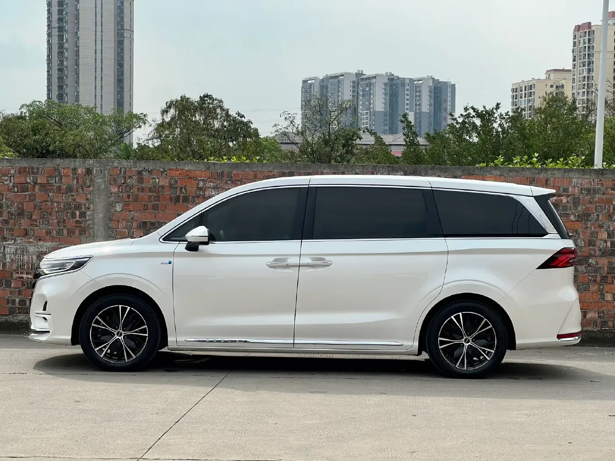 2023 Roewe iMAX8 2.0T 234HP L4 8AT,autocango,china used car exporter,china ev exporter,chinese used car exporter,chinese used ev exporter