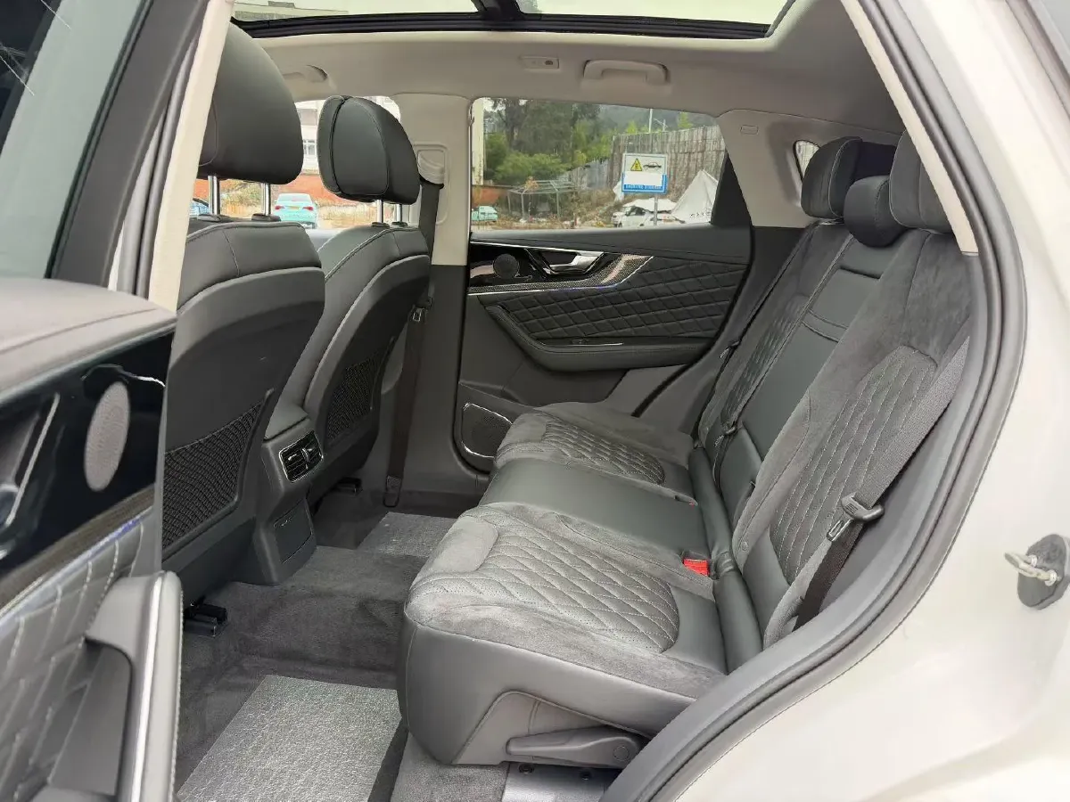 2019 HongQi HS5 2.0T 224HP L4 6AT,autocango,china used car exporter,china ev exporter,chinese used car exporter,chinese used ev exporter