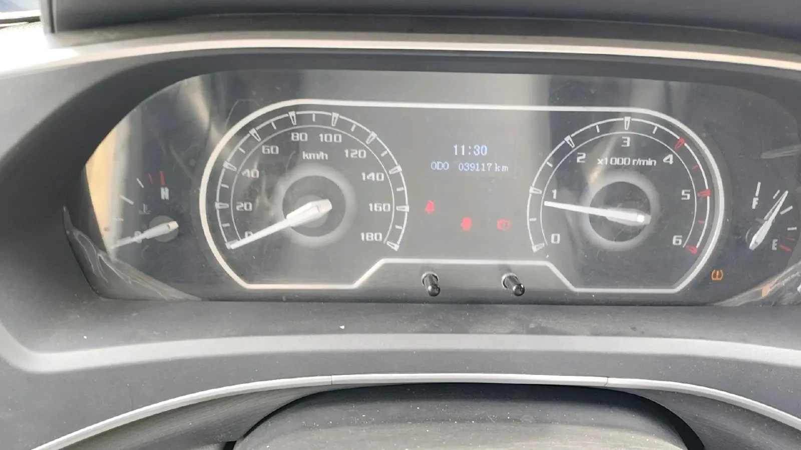 2023 MAXUS XinTu V80 2.0T 127HP L4 6MT,autocango,china used car exporter,china ev exporter,chinese used car exporter,chinese used ev exporter