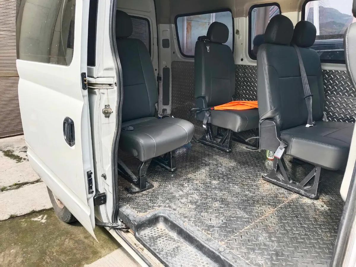 2023 MAXUS XinTu V80 2.0T 127HP L4 6MT,autocango,china used car exporter,china ev exporter,chinese used car exporter,chinese used ev exporter