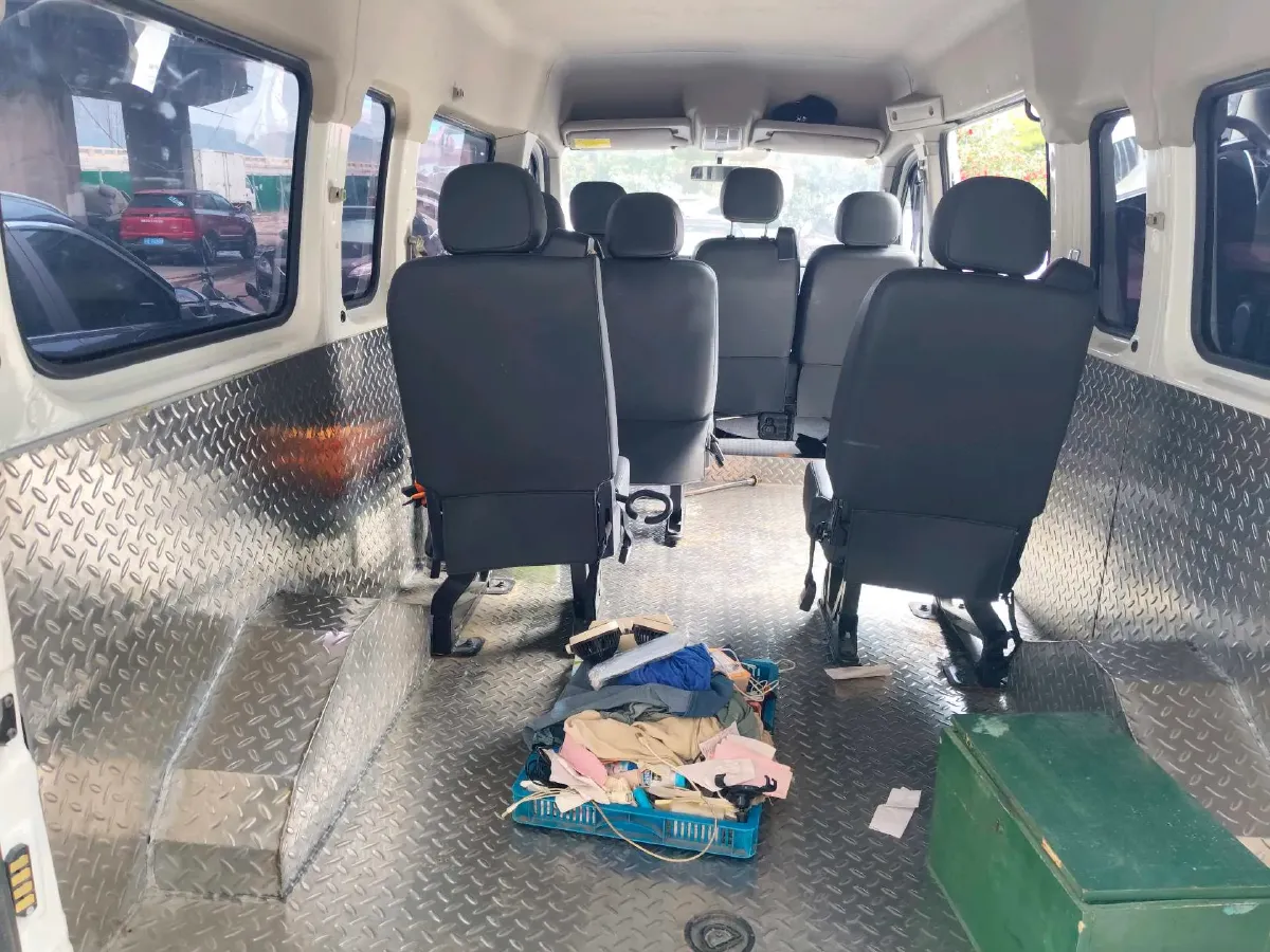 2023 MAXUS XinTu V80 2.0T 127HP L4 6MT,autocango,china used car exporter,china ev exporter,chinese used car exporter,chinese used ev exporter