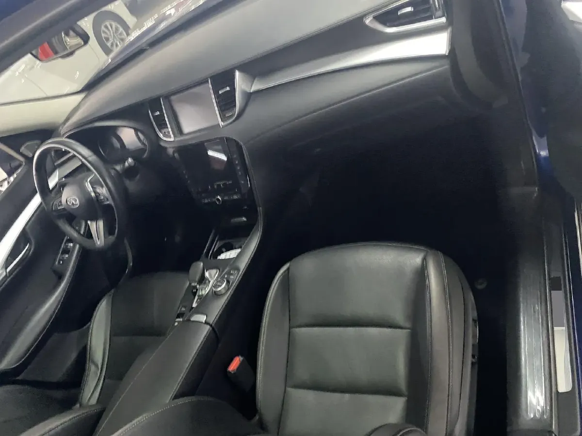 2018 Infiniti QX30 2.0T 211HP L4 7DCT,autocango,china used car exporter,china ev exporter,chinese used car exporter,chinese used ev exporter