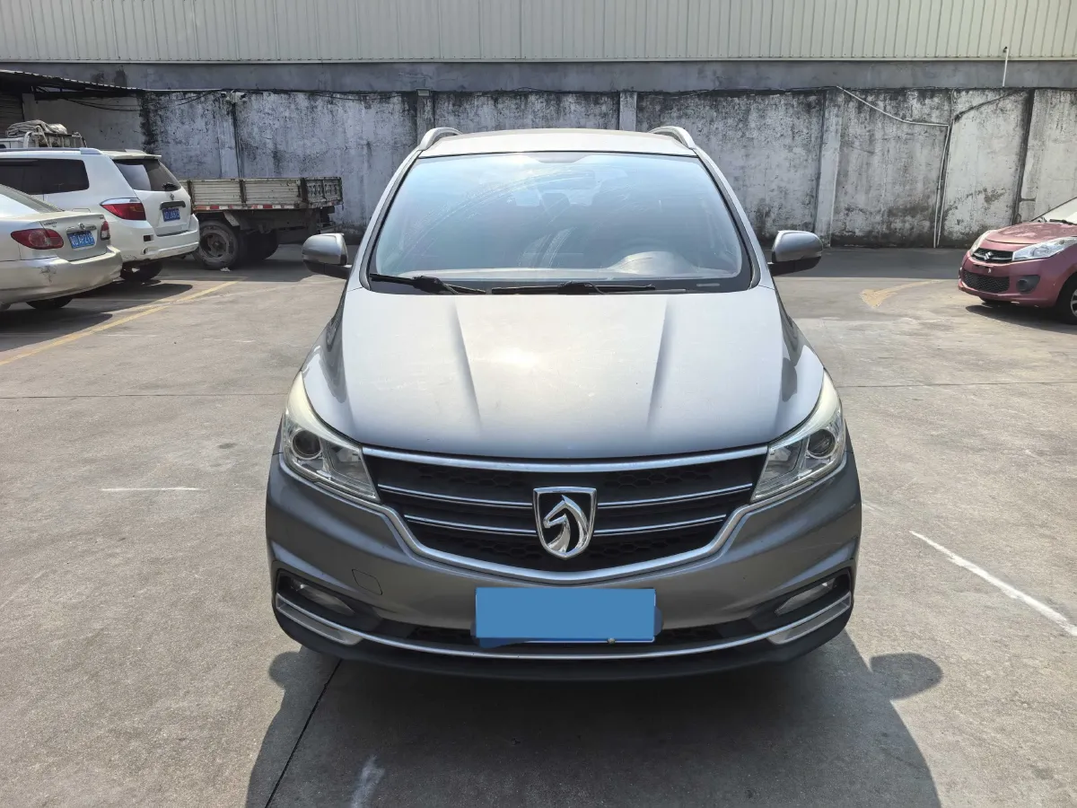 2019 BaoJun 730 1.5L 105HP L4 6MT,autocango,china used car exporter,china ev exporter,chinese used car exporter,chinese used ev exporter