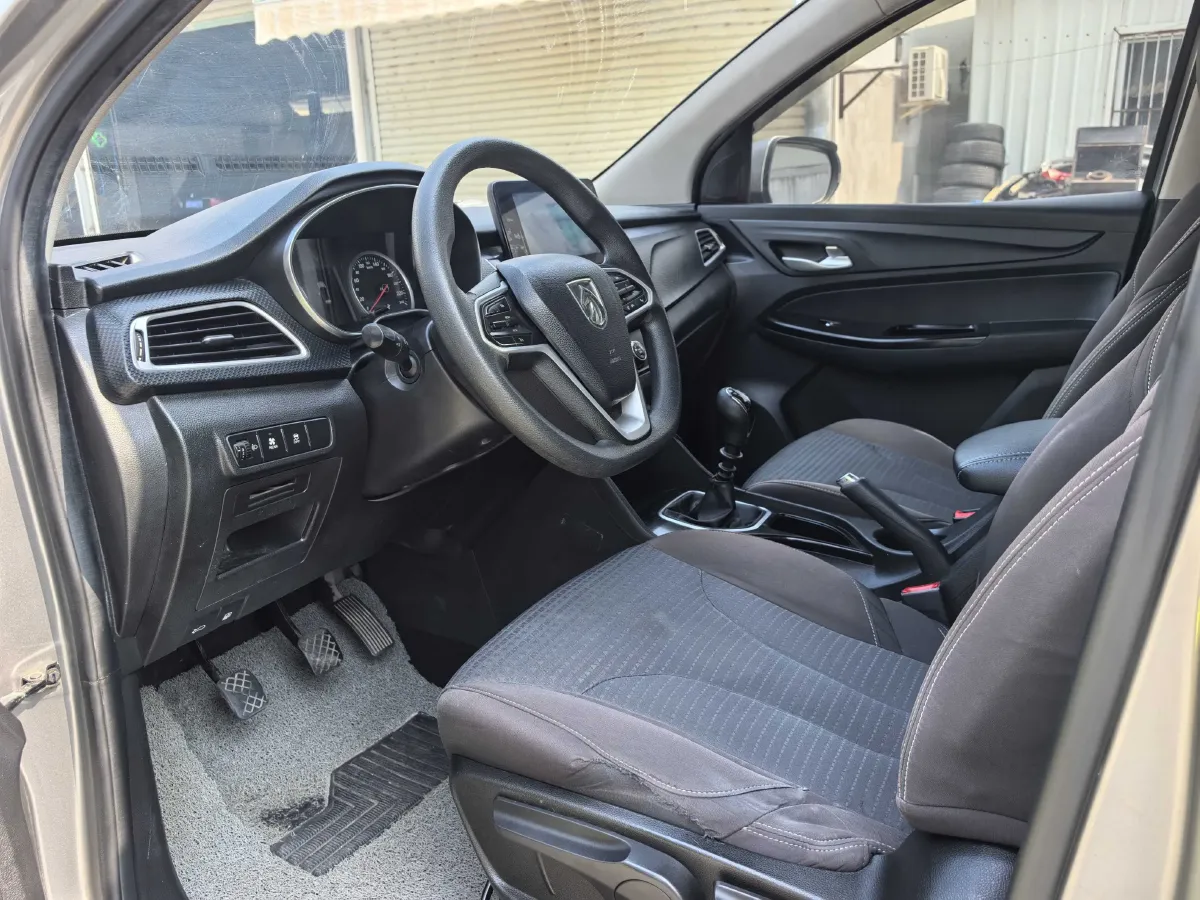 2019 BaoJun 730 1.5L 105HP L4 6MT,autocango,china used car exporter,china ev exporter,chinese used car exporter,chinese used ev exporter