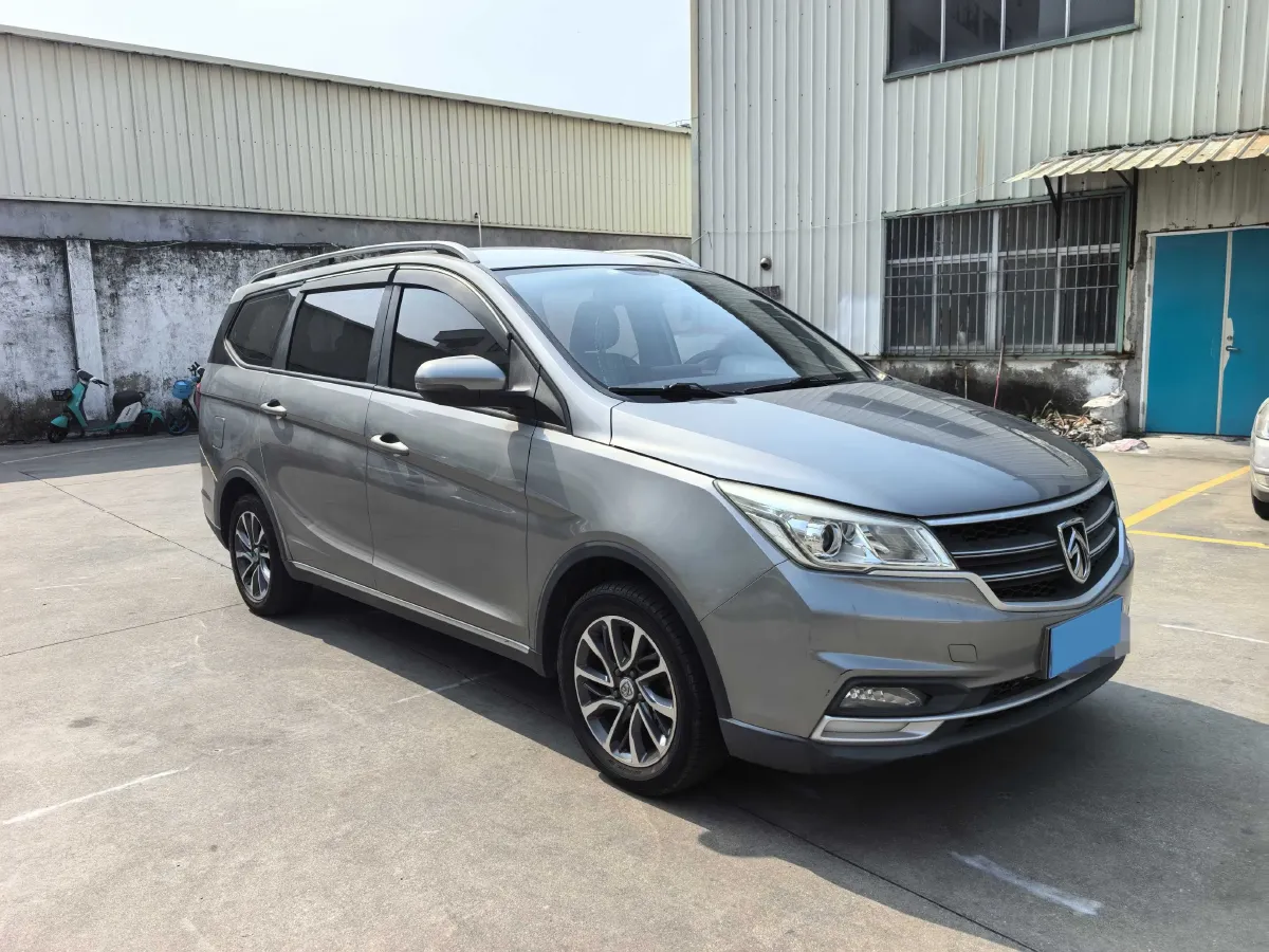 2019 BaoJun 730 1.5L 105HP L4 6MT,autocango,china used car exporter,china ev exporter,chinese used car exporter,chinese used ev exporter
