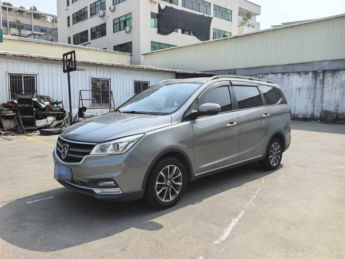 2019 BaoJun 730 1.5L 105HP L4 6MT,autocango,china used car exporter,china ev exporter,chinese used car exporter,chinese used ev exporter