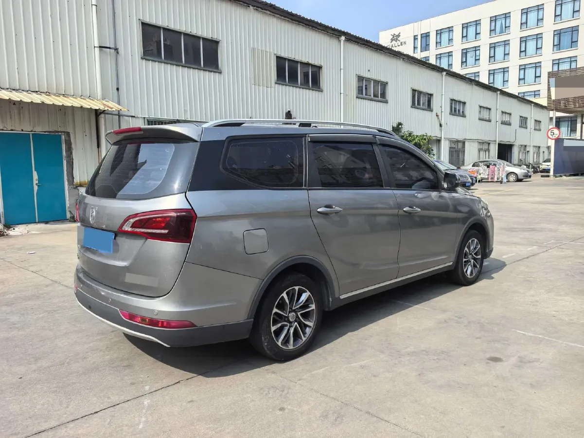 2019 BaoJun 730 1.5L 105HP L4 6MT,autocango,china used car exporter,china ev exporter,chinese used car exporter,chinese used ev exporter