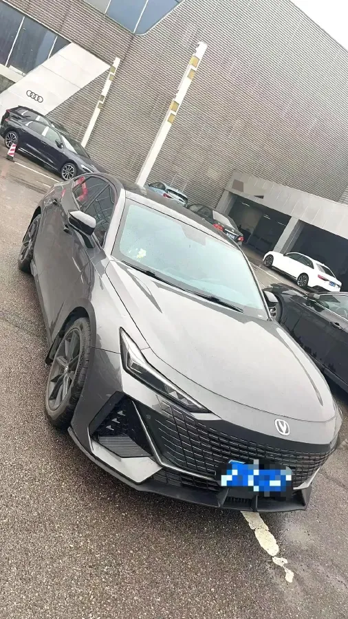 2022 ChangAn UNI-V 1.5T 188HP L4 7DCT,autocango,china used car exporter,china ev exporter,chinese used car exporter,chinese used ev exporter